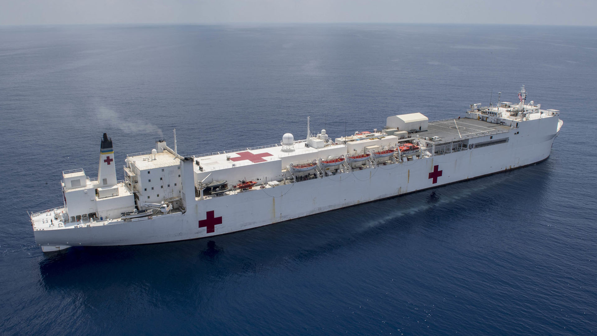 美国海军的"仁慈"号医院船是世界最大医院船