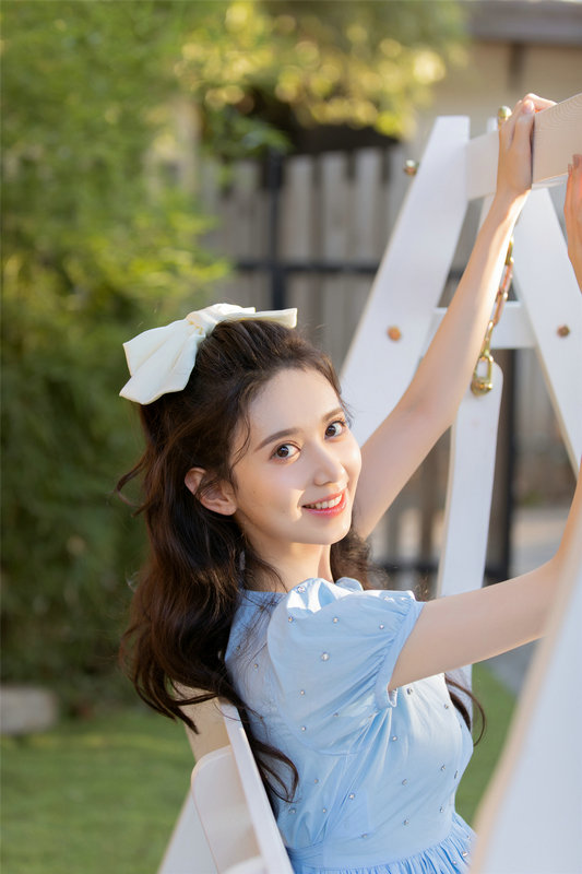 钟楚曦赵露思的法式温柔 一个发饰分分钟就能拥有