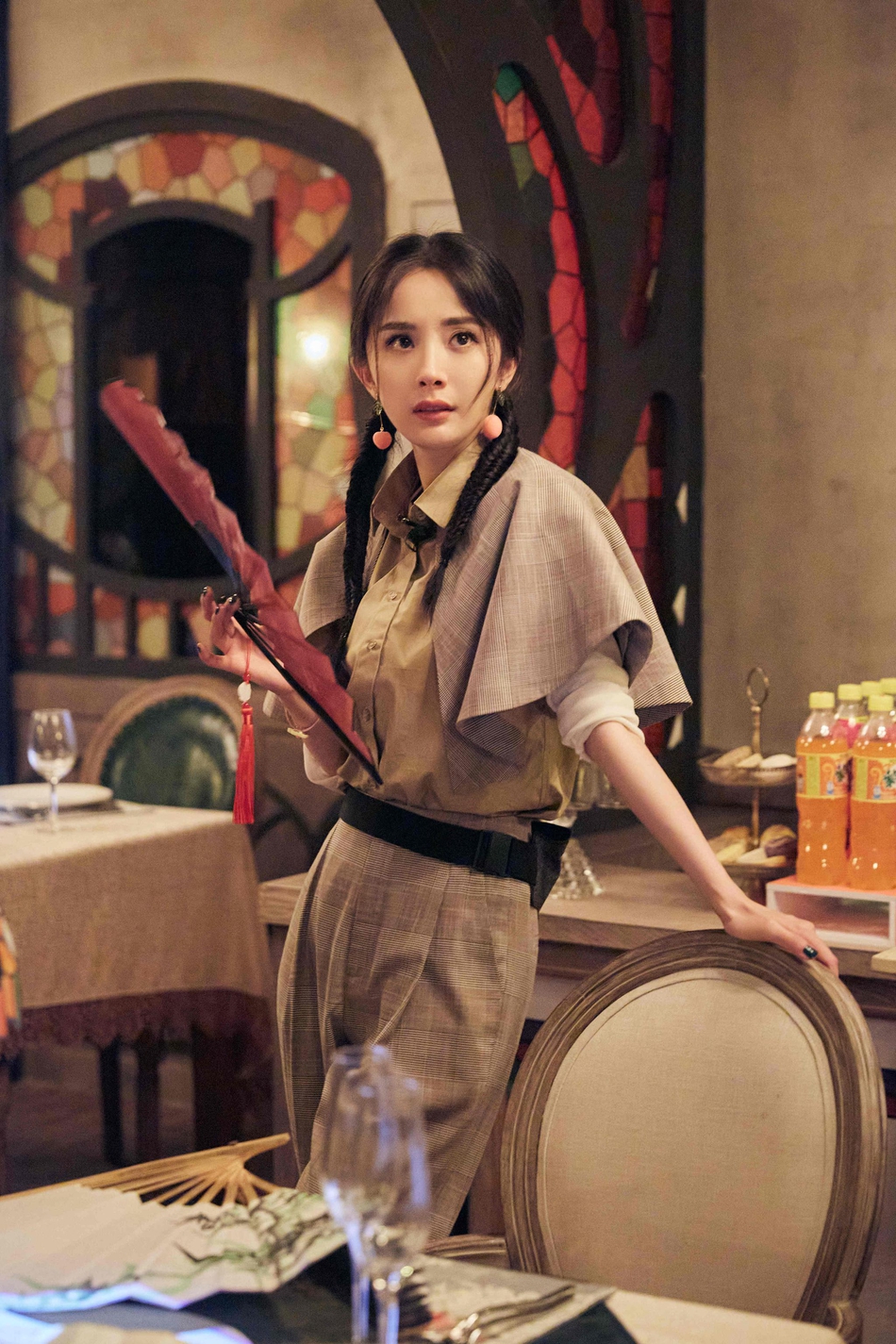 密室大逃脱杨幂化身福尔摩斯英伦风显睿气