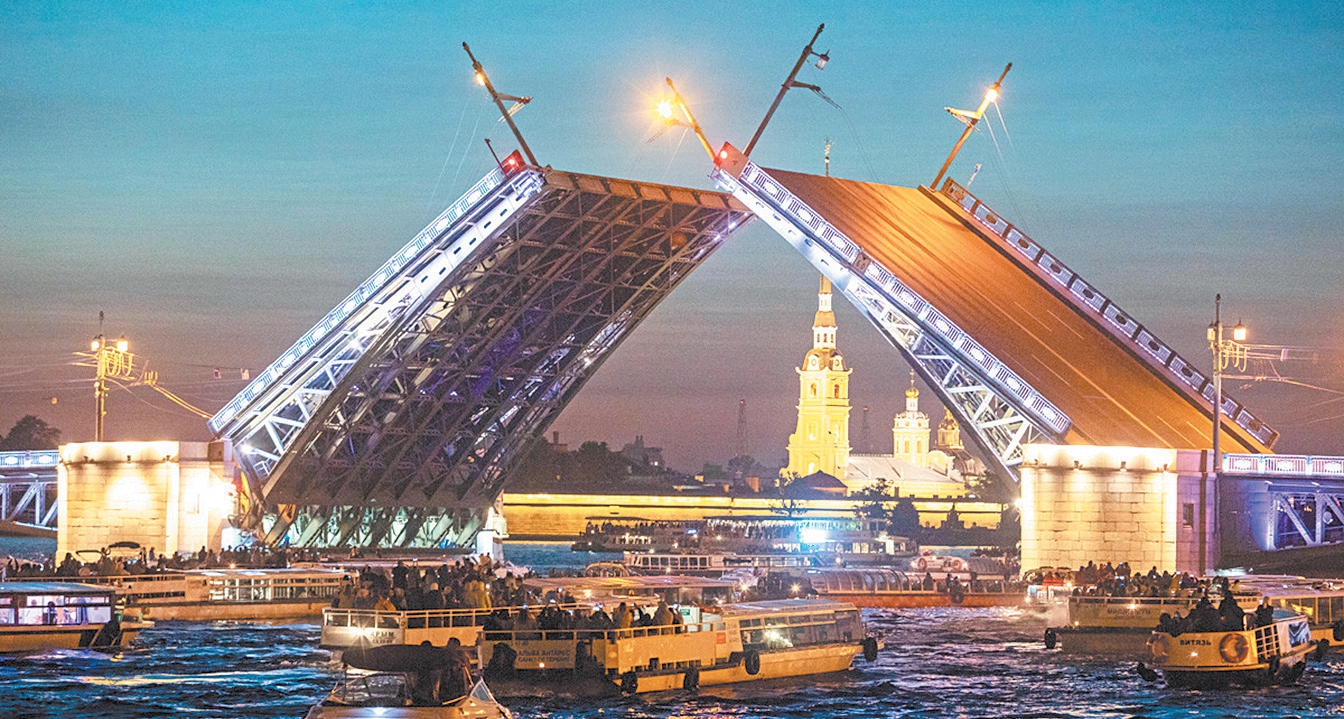 乘船游圣彼得堡