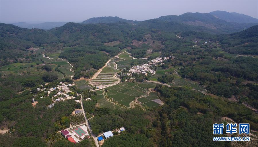 这是4月21日拍摄的白沙黎族自治县牙叉镇对俄村(无人机照片).