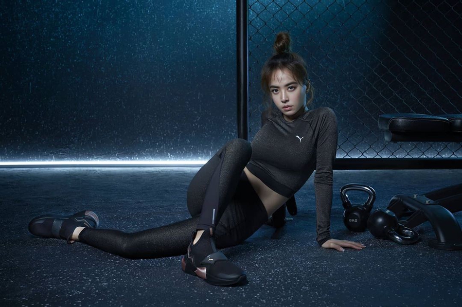 蔡依林穿黑色紧身运动装酷劲足 大秀健美身材马甲线吸睛