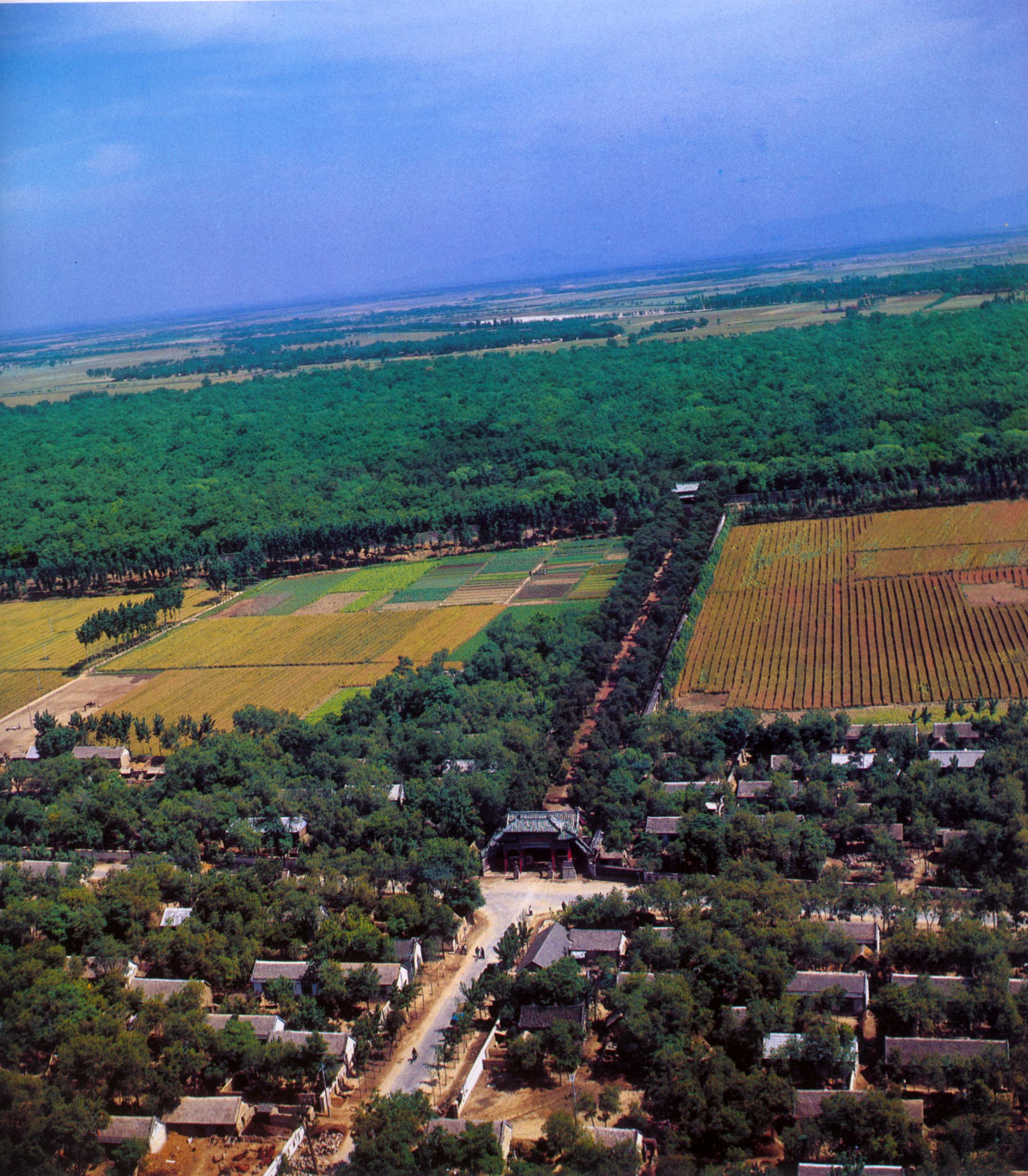 公元前478年始建,后不断扩建,至今成为一处占地14公顷(1公顷=10000