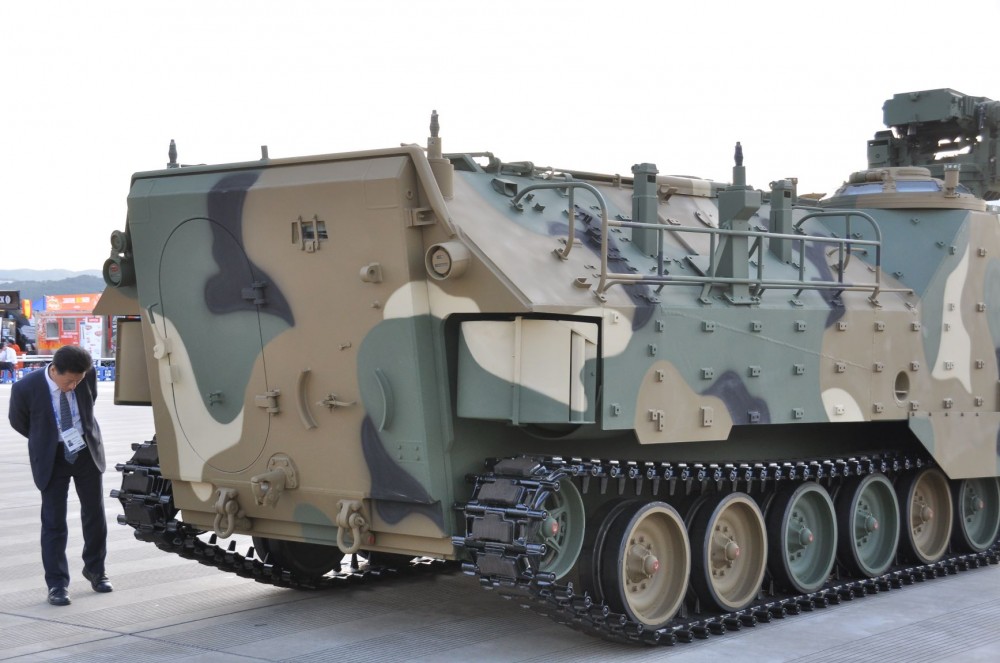 履带式装甲运兵车