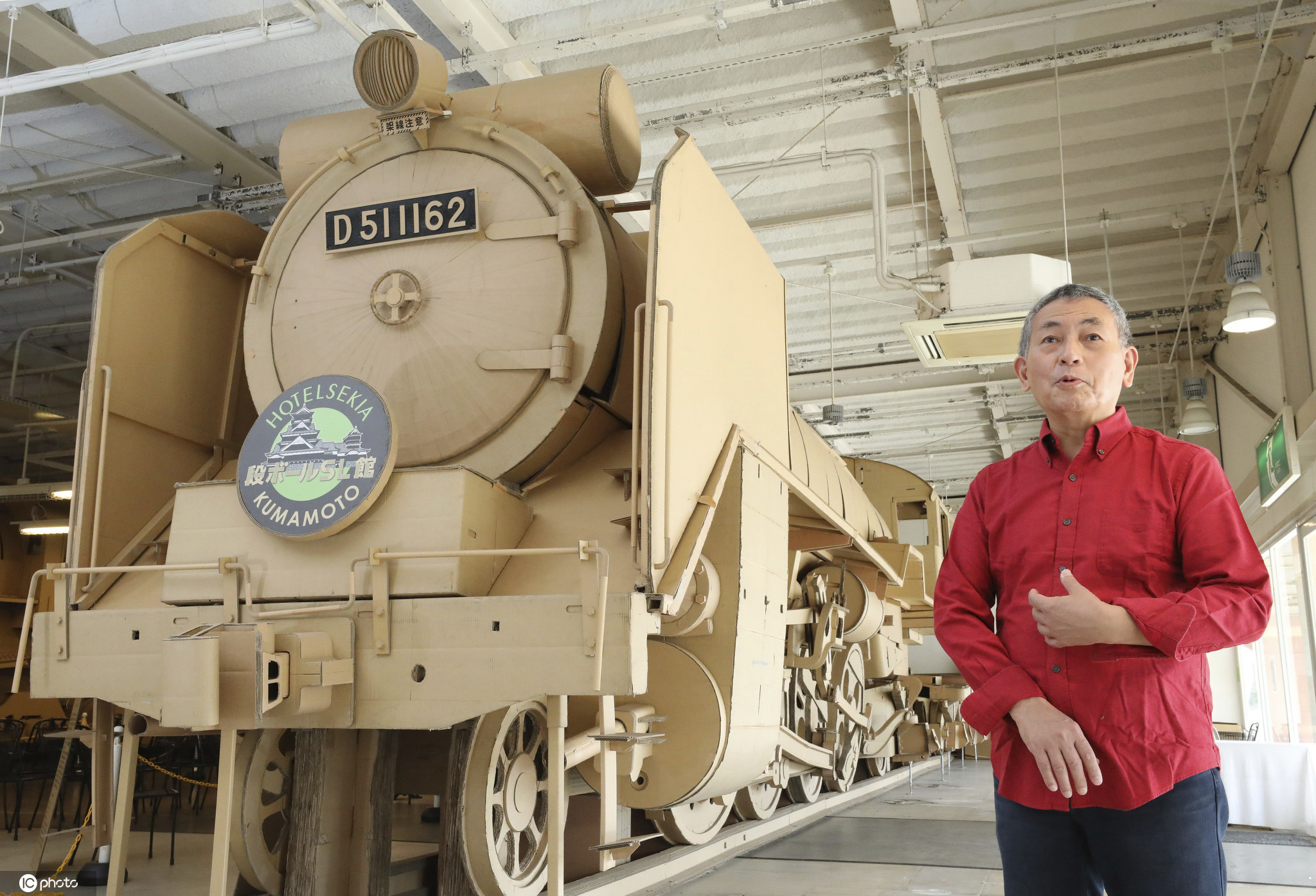 日本匠人用纸板打造蒸汽机车