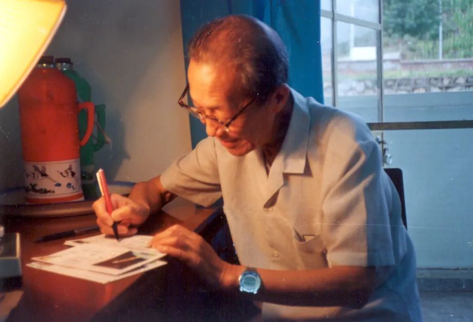 1999年9月18日,屠守锷,杨嘉墀,黄纬禄,任新民,王希季,孙家栋(从左至右