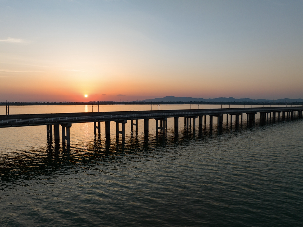 航拍江蘇南京高淳石臼湖大橋 氣勢雄偉