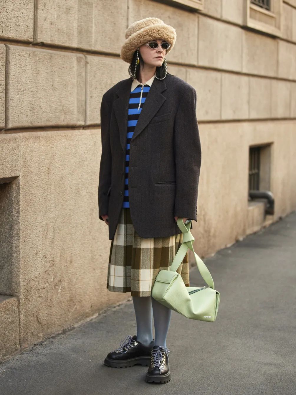 看到杨幂才发现,自己少了一款毛绒渔夫帽!