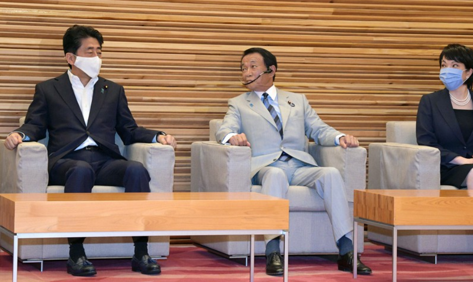 安倍被传官邸内吐血 官房长官菅义伟:他身体完全没问题
