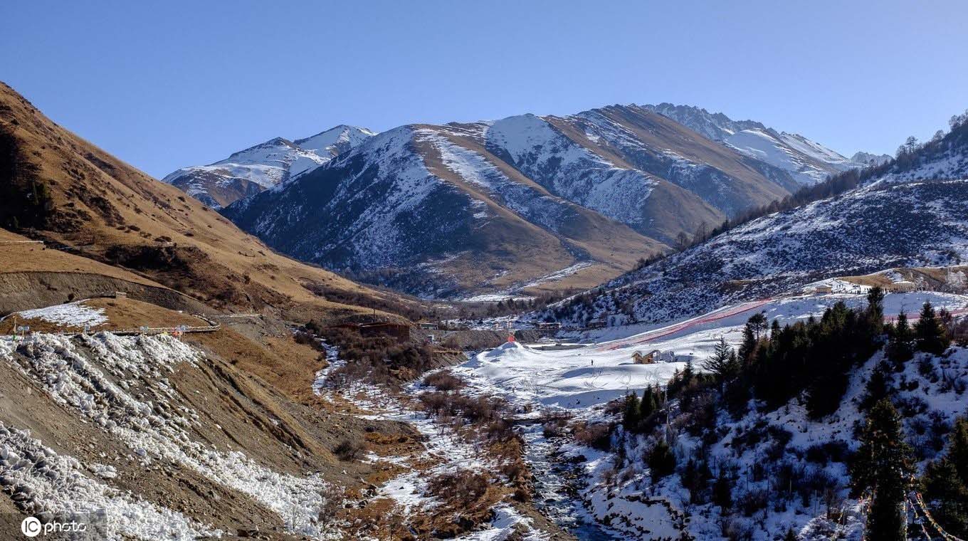 四川鹧鸪山白雪皑皑 壮美如画