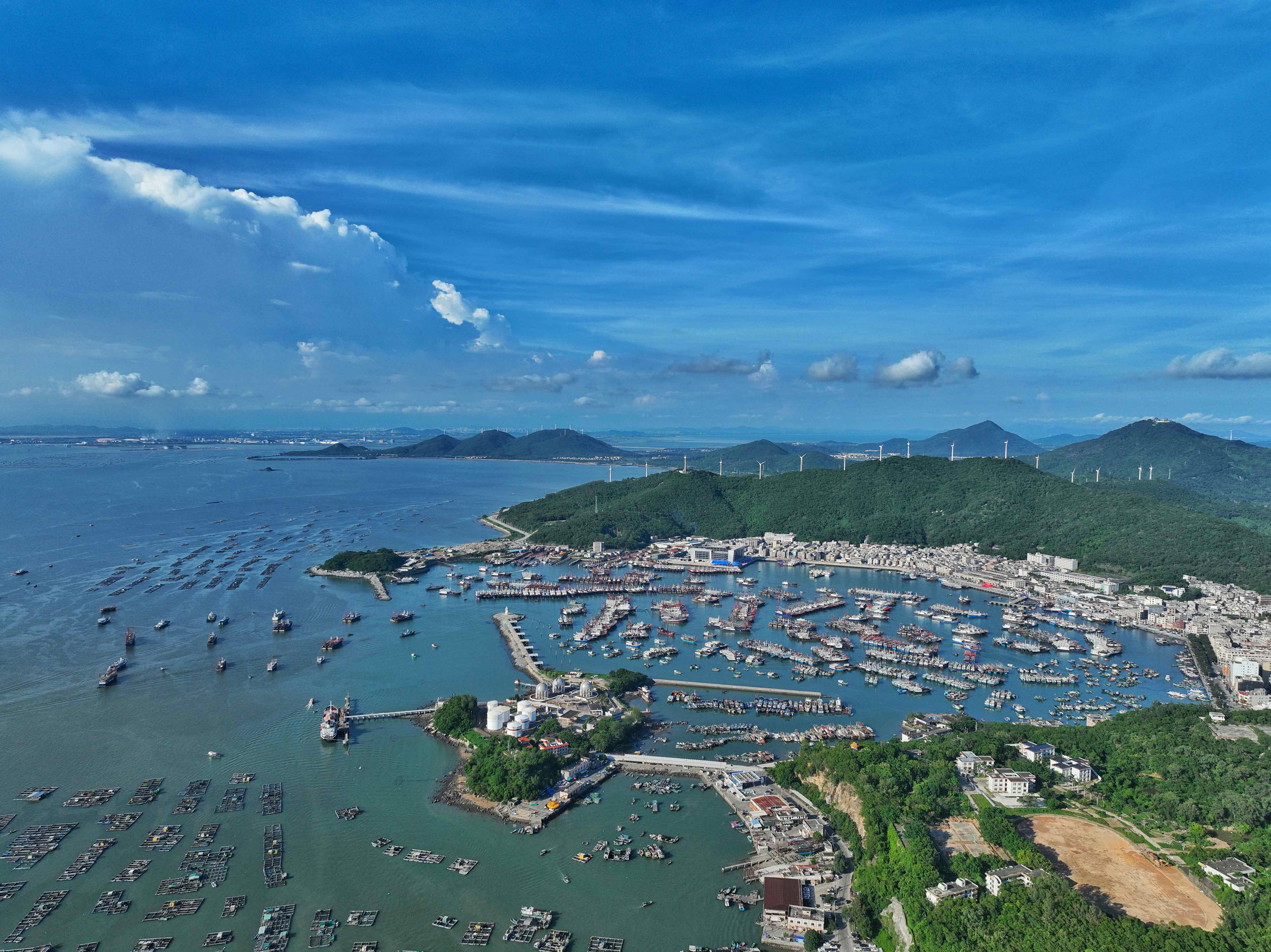 南海开渔前夕 广东闸坡渔港千帆待发