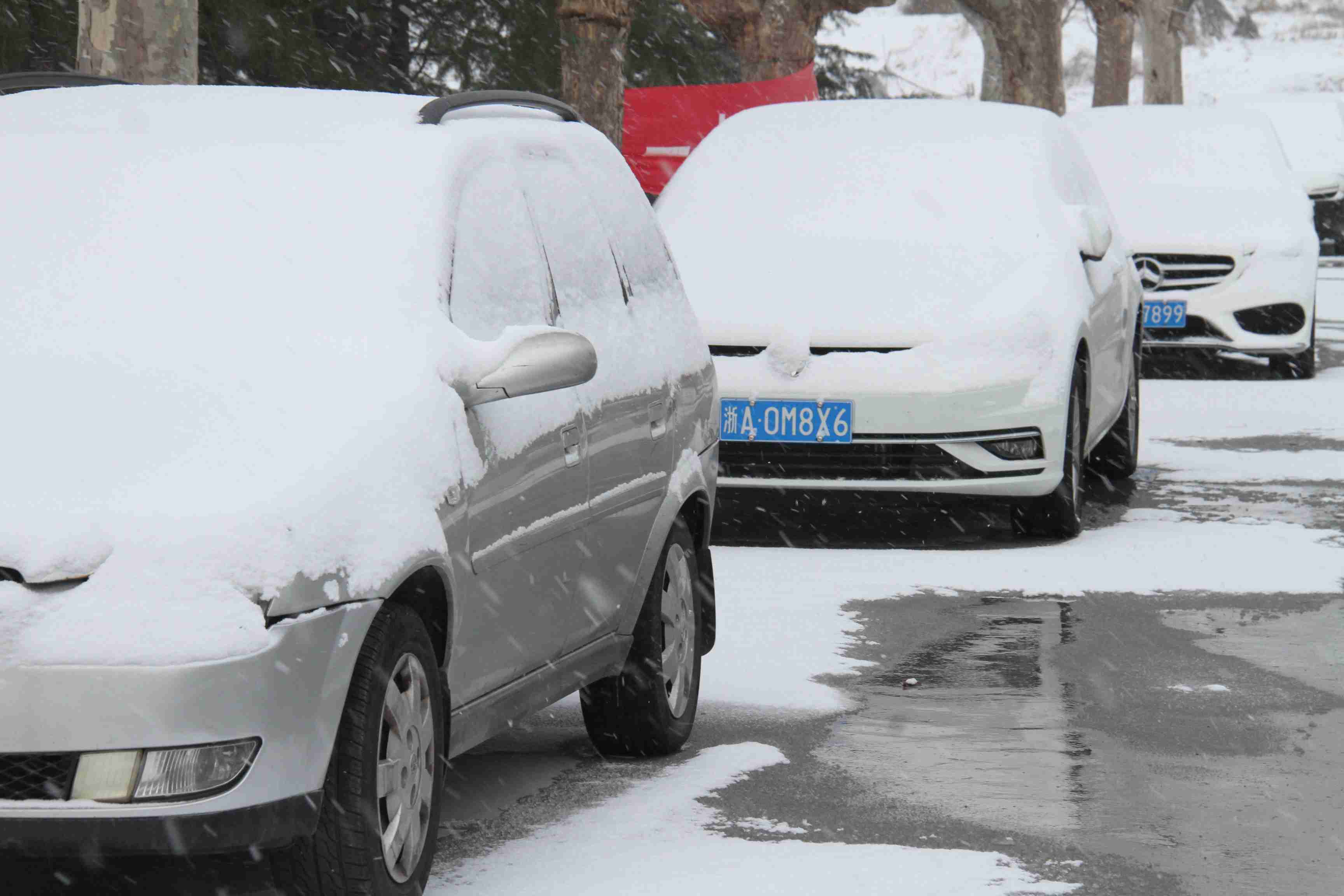 山东寒潮肆虐 海上大风,暴雪,道路结冰黄色预警齐发