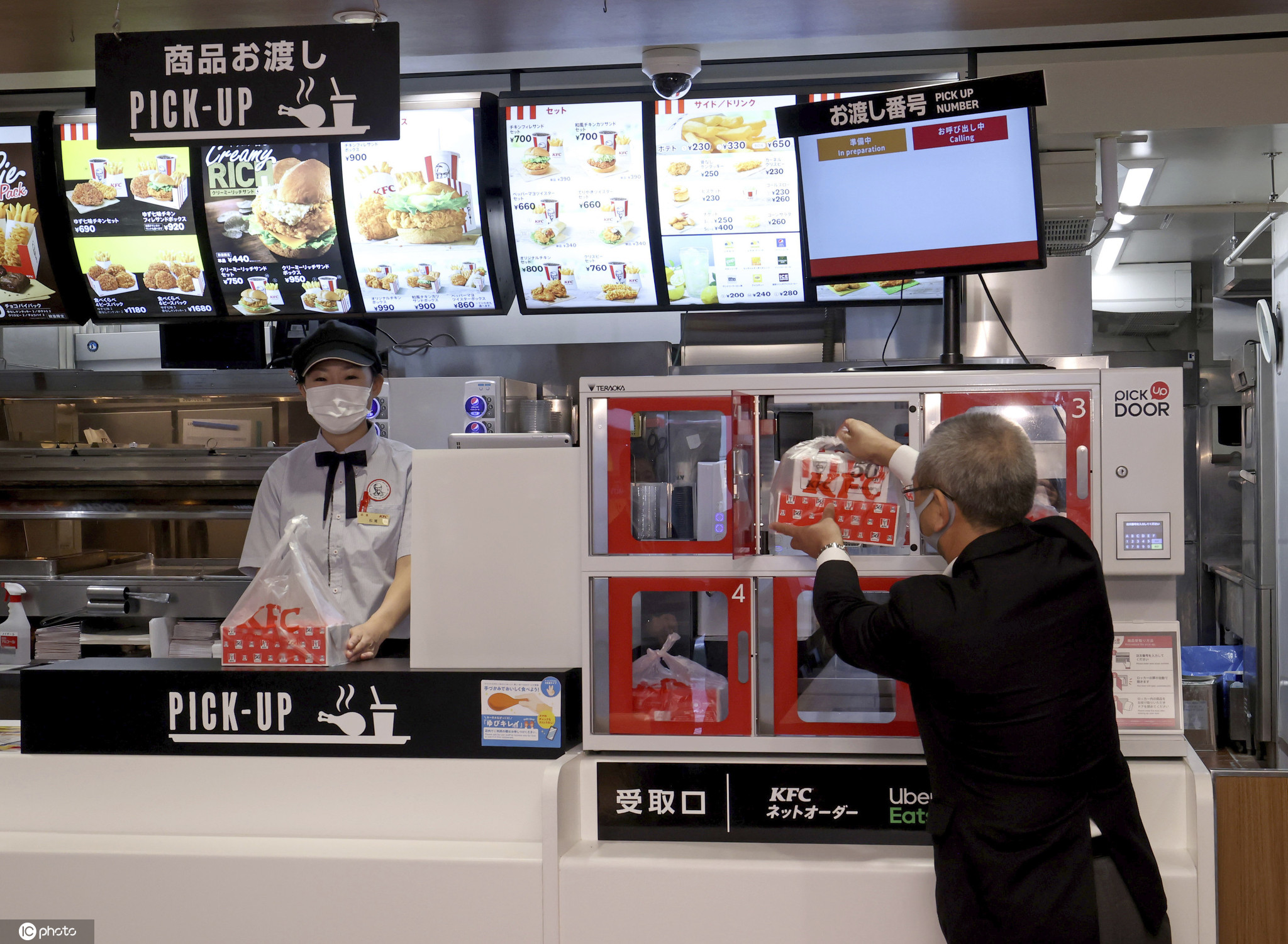 日本肯德基推出食品储物柜02顾客网络下单可无接触取炸鸡