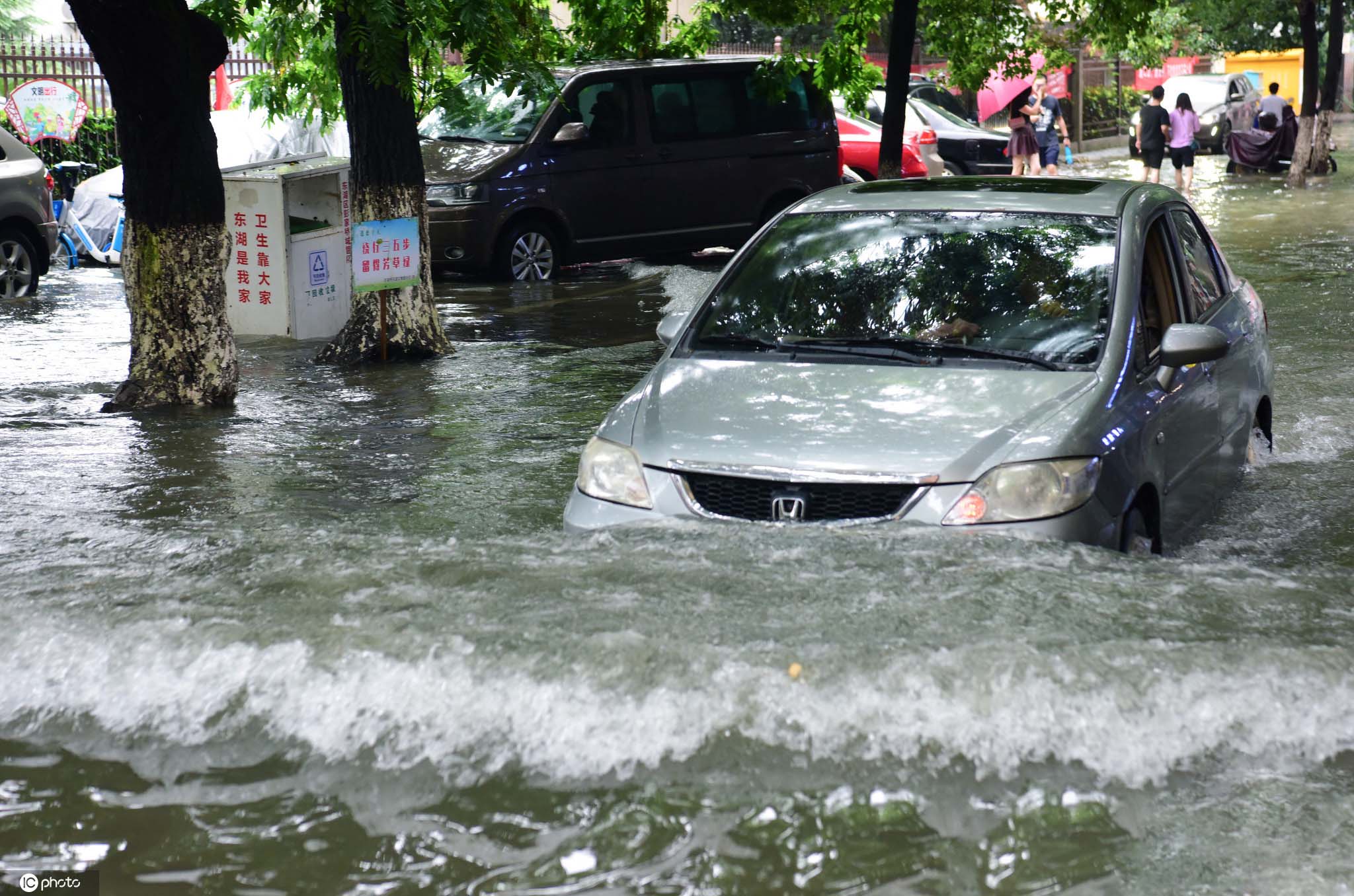 小心本周末10余省区市将遭遇暴雨侵袭