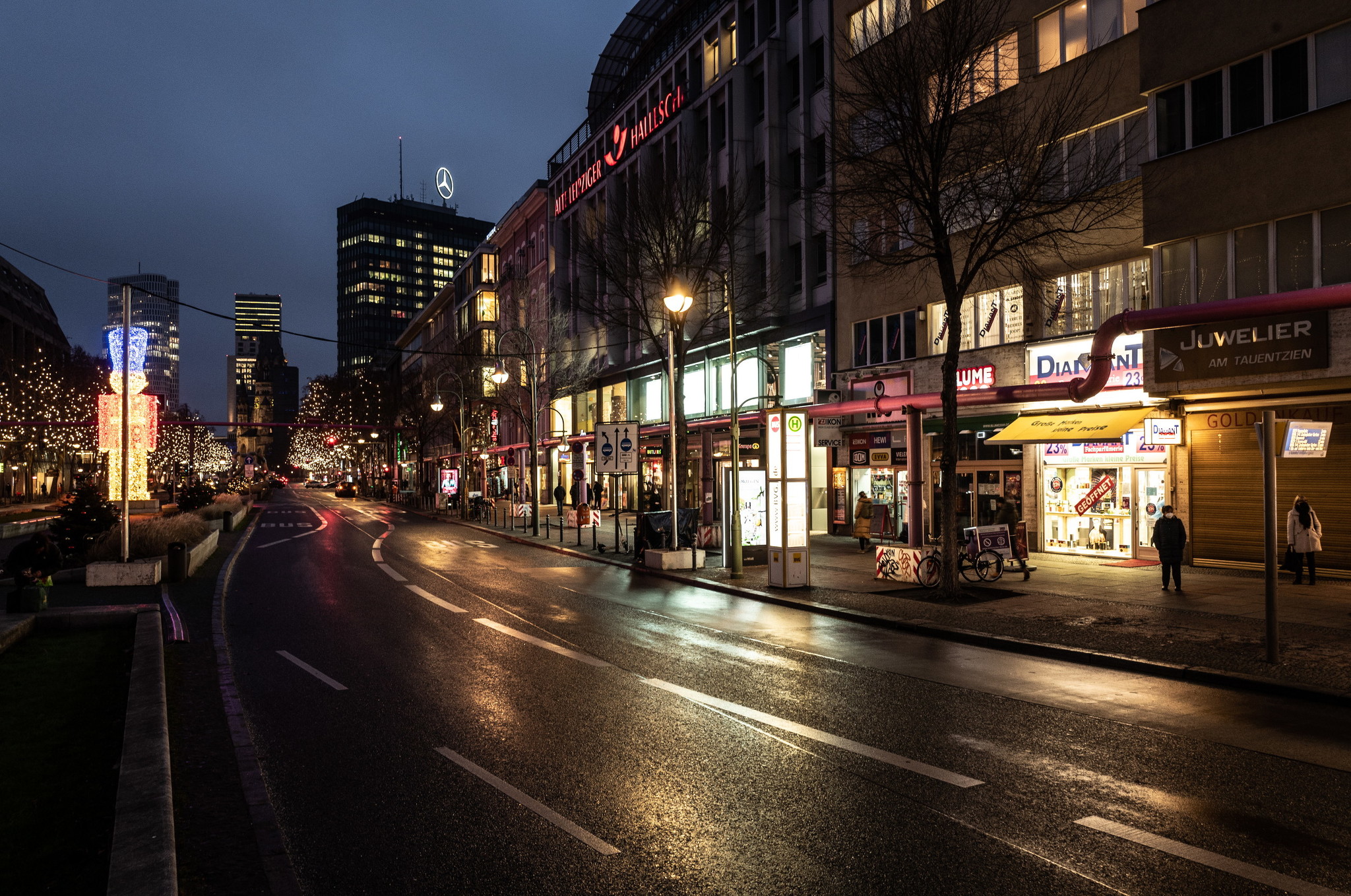 德国全国性封锁延长到月底 柏林街头商店关闭