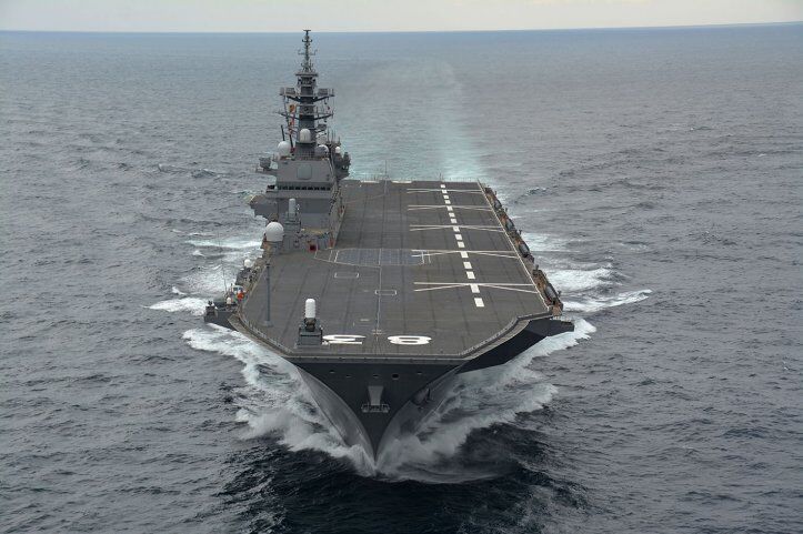 类似于美国海军的"黄蜂"级和"美国"级两栖攻击舰