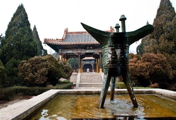 而在"酒祖之乡"汝阳县,到杜康仙庄品尝杜康酒是大v们不可错过的一次