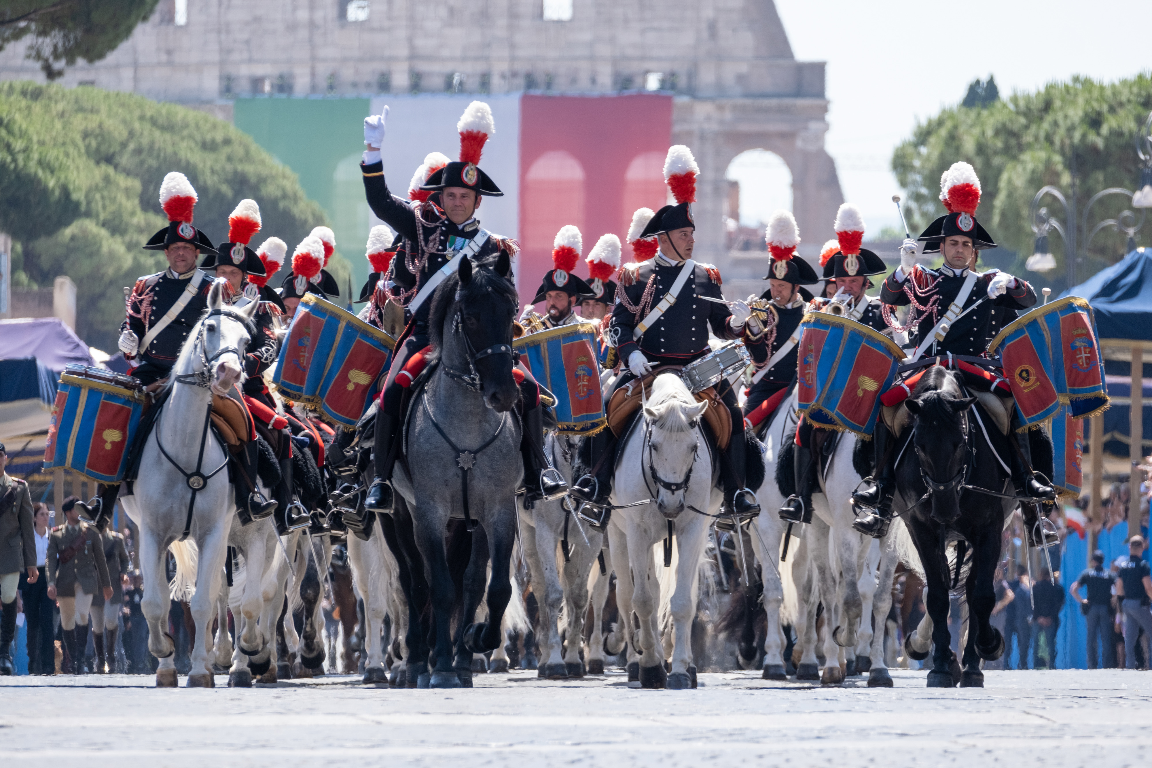 意大利举行阅兵庆祝共和国日