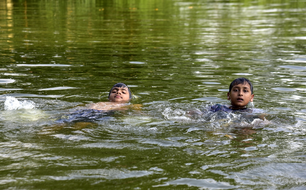 披露:枪手将自己反锁在教室扫射 孩子们无路可逃海外网·2022-05-26