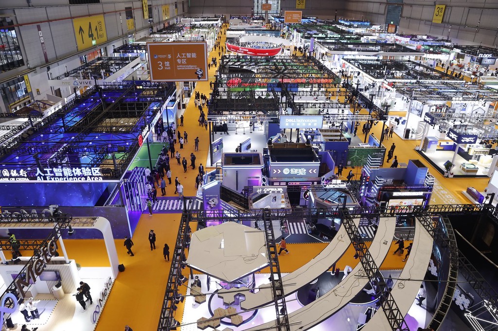 超多展品亮相 进博会进入"高光"时间