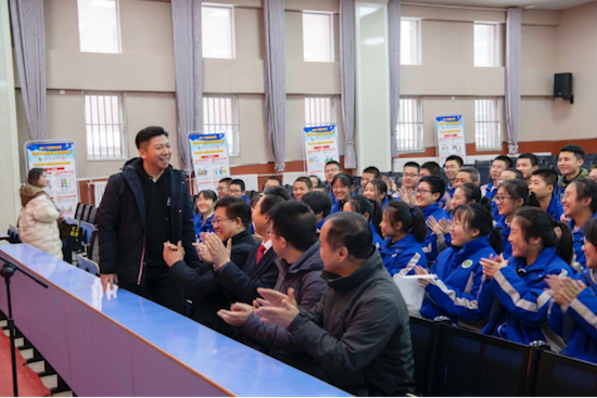 固原市西吉中学:中华救助鲲鹏助学海泉班开班