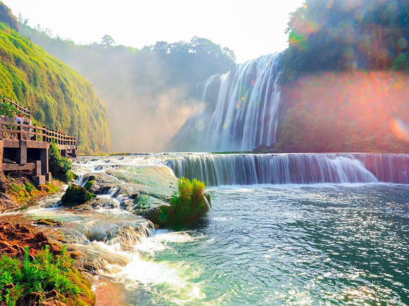 黄果树旅游区:观壮美瀑布 享天然氧吧,荣获“西部最具魅力旅游景区”等称号